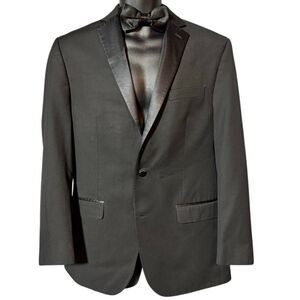 Van Heusen Black Tuxedo Notch Lapel Pinhole Men’s 40R & Bow Tie
